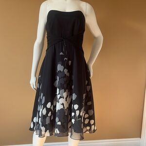 Strapless or straps, you can choose